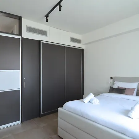 A Cozy Renovated Studio-2