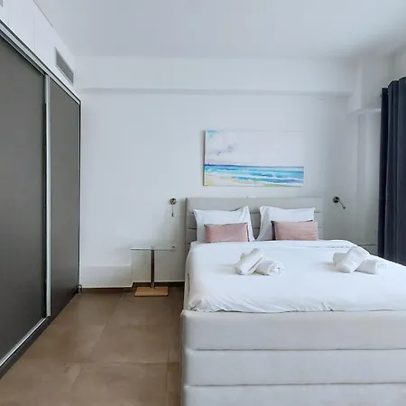 A Cozy Renovated Studio-2